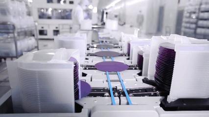 天津市委常委、常務副市長、市政府黨組副書記劉桂平一行蒞臨中環(huán)半導體參觀調(diào)研